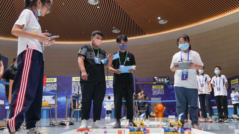 数据中台：构建大数据平台的基石与未来**